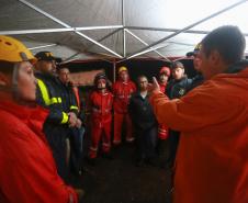 Equipes do Estado auxiliam trabalhos de atendimento às vítimas do deslizamento da BR-376 
