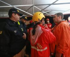 Equipes do Estado auxiliam trabalhos de atendimento às vítimas do deslizamento da BR-376 