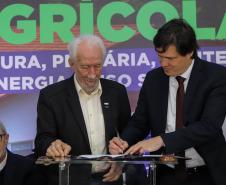 Pinhais, 01 de novembro de 2022 - Evento de entrega de veículos, benfeitorias e formalização de parceria com o governo israelense que aconteceu no Colégio Agricola Nilton Freire Maia.