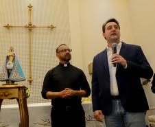 Governador Carlos Massa Ratinho Junior recebe a imagem de Nossa Senhora do Rocio no Palacio Iguaçu