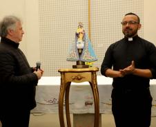 Governador Carlos Massa Ratinho Junior recebe a imagem de Nossa Senhora do Rocio no Palacio Iguaçu