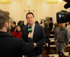 Governador Carlos Massa Ratinho Junior recebe a imagem de Nossa Senhora do Rocio no Palacio Iguaçu