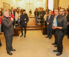 Governador Carlos Massa Ratinho Junior recebe a imagem de Nossa Senhora do Rocio no Palacio Iguaçu