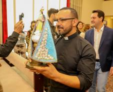Governador Carlos Massa Ratinho Junior recebe a imagem de Nossa Senhora do Rocio no Palacio Iguaçu