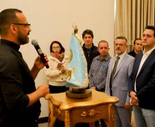 Governador Carlos Massa Ratinho Junior recebe a imagem de Nossa Senhora do Rocio no Palacio Iguaçu