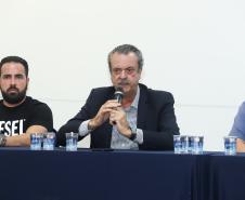 Em audiência pública, Governo debate com população obras da Ponte de Guaratuba