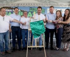 Trinta e quatro famílias que viviam em casas em situação precária ou áreas de risco em Rio Azul, na região Centro-Sul do Paraná, receberam nesta sexta-feira (09) novas moradias do Governo do Estado Carlos Massa Ratinho Junior. A inauguração do conjunto habitacional e entrega das chaves contou com a participação do governador Carlos Massa Ratinho Junior e o prefeito Leandro Jasinski.