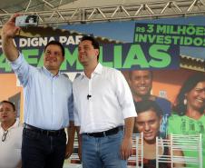 Trinta e quatro famílias que viviam em casas em situação precária ou áreas de risco em Rio Azul, na região Centro-Sul do Paraná, receberam nesta sexta-feira (09) novas moradias do Governo do Estado Carlos Massa Ratinho Junior. A inauguração do conjunto habitacional e entrega das chaves contou com a participação do governador Carlos Massa Ratinho Junior e o prefeito Leandro Jasinski.