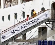 Navio com 2 mil turistas chega a Paranaguá e pode colocar Paraná na rota de cruzeiros