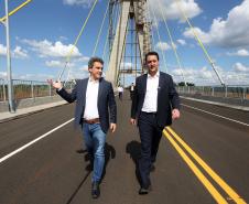 Governador Ratinho Junior faz última vistoria na Ponte da Integração, que está concluída
