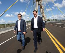 Governador Ratinho Junior faz última vistoria na Ponte da Integração, que está concluída