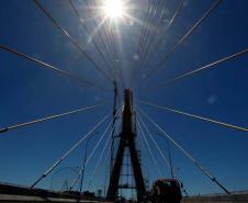 Governador Ratinho Junior faz última vistoria na Ponte da Integração, que está concluída