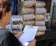 Governo inicia entrega de alimentos não perecíveis para merenda em 2,1 mil escolas