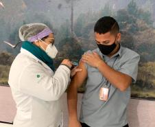 Campanha de vacinação contra a Covid-19 completa dois anos no Paraná