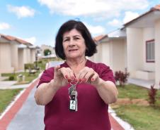Mulheres são as mais beneficiadas com a construção de casas populares no Paraná 