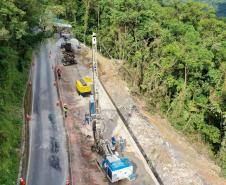 Estrada da Graciosa - obras de recuperação da Estrada da Graciosa, depois dos desmoronamentos causados pelas chuvas