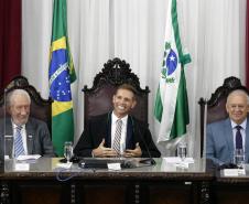 Vice-governador acompanha a posse da nova mesa diretora do Tribunal de Contas do Paraná 