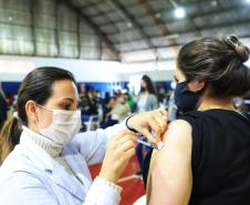 Campanha de vacinação contra a Covid-19 completa dois anos no Paraná