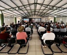 Estado entrega 24 novos ônibus escolares a municípios do Norte do Paraná