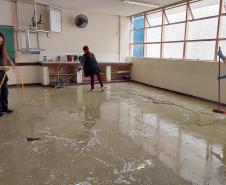 Colégios estaduais se preparam para volta às aulas, que acontece na próxima segunda-feira.