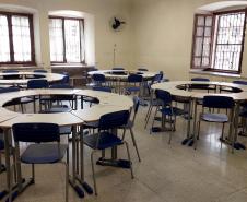 Colégios estaduais se preparam para volta às aulas, que acontece na próxima segunda-feira.