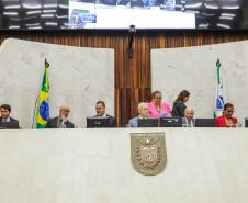 Na abertura dos trabalhos, governador entrega balanço de 2022 à Assembleia