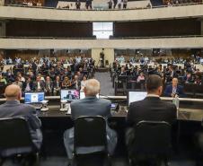 Na abertura dos trabalhos, governador entrega balanço de 2022 à Assembleia