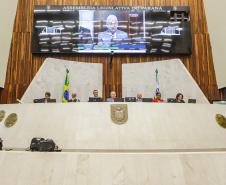 Na abertura dos trabalhos, governador entrega balanço de 2022 à Assembleia