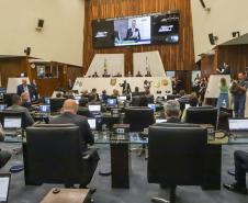 Na abertura dos trabalhos, governador entrega balanço de 2022 à Assembleia