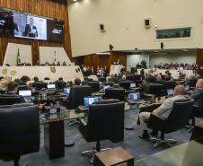 Na abertura dos trabalhos, governador entrega balanço de 2022 à Assembleia