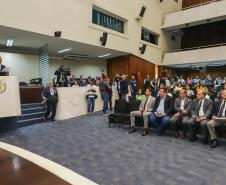 Na abertura dos trabalhos, governador entrega balanço de 2022 à Assembleia