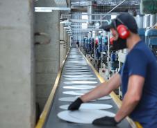 Indústria do Paraná cresce 3,9% em dezembro, melhor resultado do Sul
