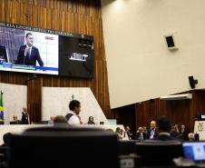 Na abertura dos trabalhos, governador entrega balanço de 2022 à Assembleia
