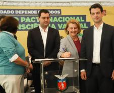 Paraná é o 1º estado a unir todos os Poderes no Pacto Nacional pela Consciência Vacinal