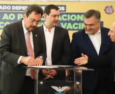 Paraná é o 1º estado a unir todos os Poderes no Pacto Nacional pela Consciência Vacinal
