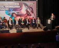 Ratinho Junior anuncia novos cursos e entrega ônibus para as universidades estaduais