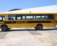 Ratinho Junior anuncia novos cursos e entrega ônibus para as universidades estaduais