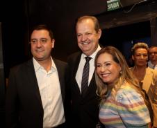 Ratinho Junior anuncia novos cursos e entrega ônibus para as universidades estaduais