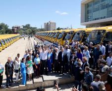 Governador entrega mais 173 ônibus escolares para a rede pública do Paraná