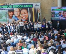 Governador entrega mais 173 ônibus escolares para a rede pública do Paraná