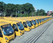 Governador entrega mais 173 ônibus escolares para a rede pública do Paraná