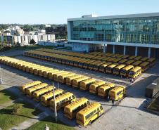 Governador entrega mais 173 ônibus escolares para a rede pública do Paraná