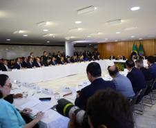 O governador Carlos Massa Ratinho Junior participou nesta terça-feira (18) de uma reunião com o governo federal, líderes dos demais Poderes da República, governadores e vice-governadores dos outros 25 estados e do Distrito Federal, em Brasília.