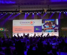 Governador apresenta ações que geraram salto do ensino público do Paraná em evento nacional
