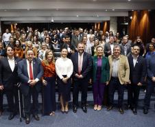 Governo lança programa que garante fraldas e absorventes a crianças e adolescentes