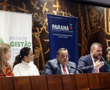 Governo lança programa que garante fraldas e absorventes a crianças e adolescentes