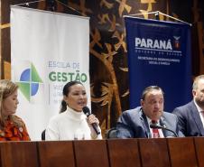 Governo lança programa que garante fraldas e absorventes a crianças e adolescentes