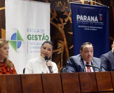 Governo lança programa que garante fraldas e absorventes a crianças e adolescentes