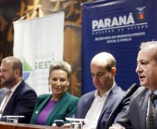 Governo lança programa que garante fraldas e absorventes a crianças e adolescentes