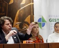 Governo lança programa que garante fraldas e absorventes a crianças e adolescentes